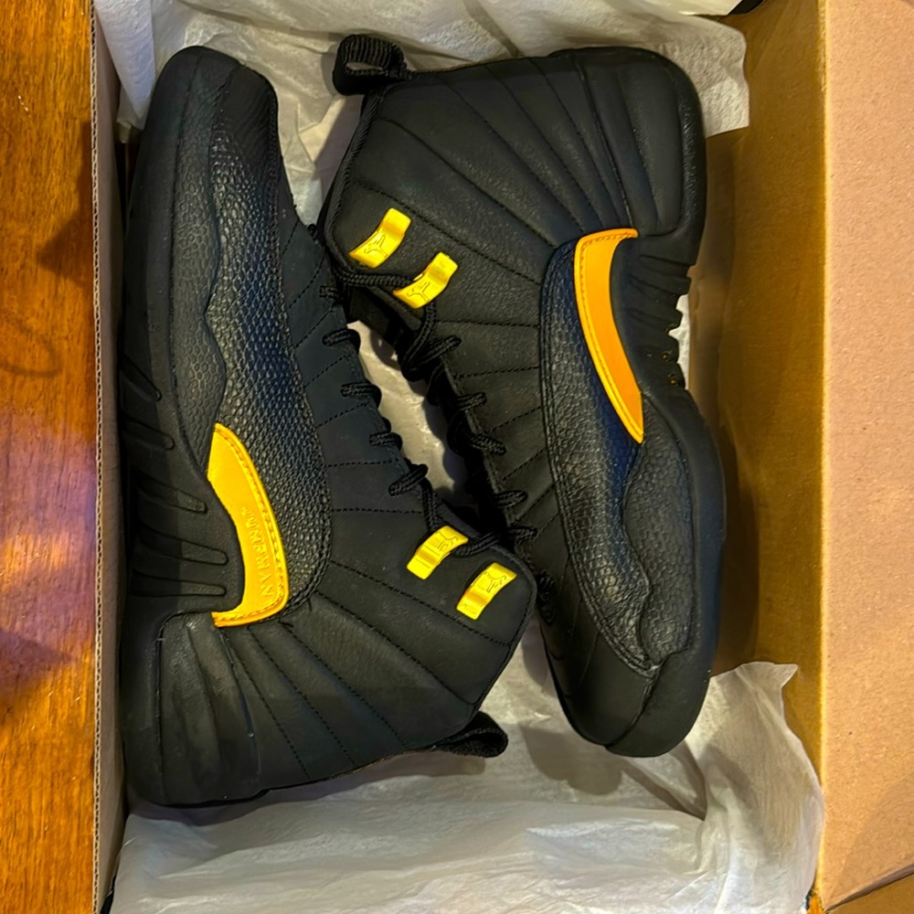Air Jordan 12 Retro black taxi, size 5 big boys